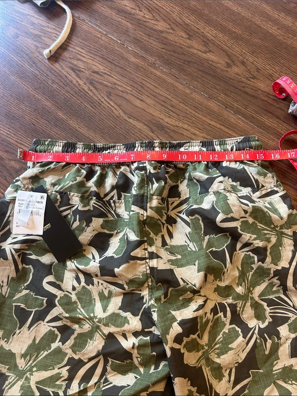 Zella New olive tarmac Pali floral lined swim shorts pockets Small activewear - Picture 9 of 12